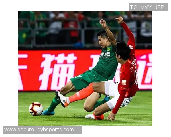 长春队与恒大队激战正酣比分悬念引发球迷热议与期待 长春队与恒大队激战正酣比分悬念引发球迷热议与期待